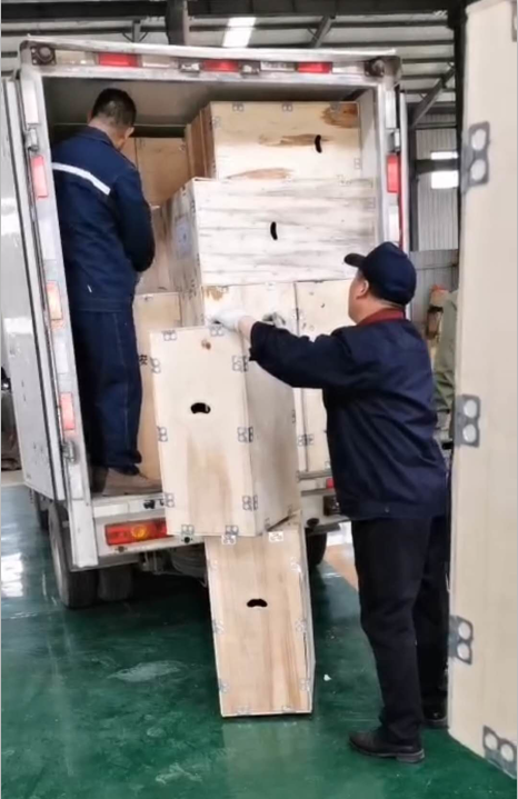 山東礦安40臺氣動隔膜泵裝車發貨