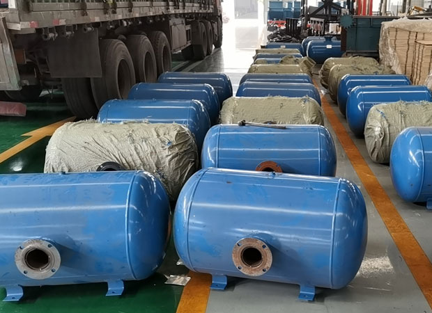 山東礦安機電44臺空氣炮裝車發貨